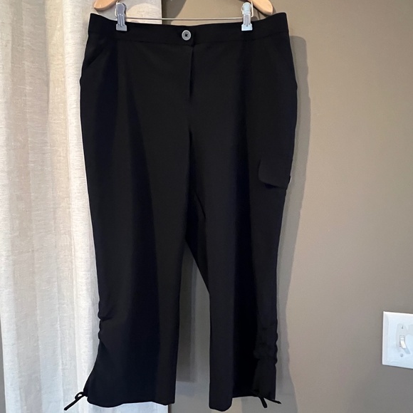 Weekends by Chicos Black Crop Pants, Cargo Pocket, Size Large, Chicos 2 - Picture 1 of 10